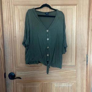 Rue 21 buttoned crop top